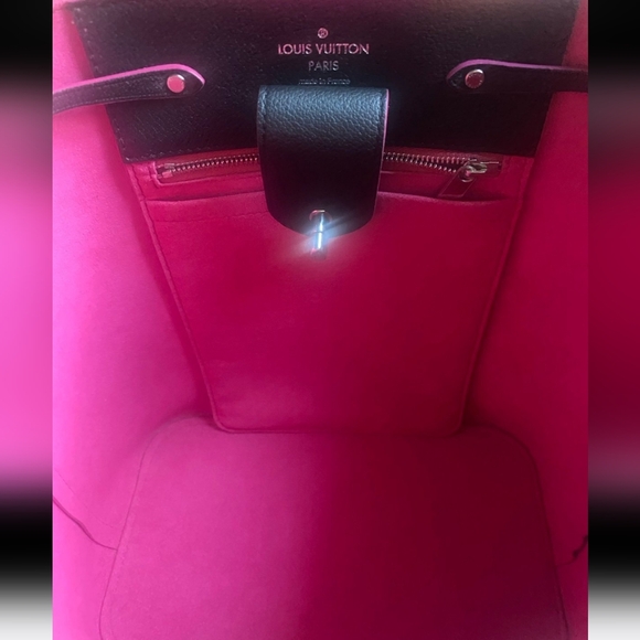 Louis Vuitton LockMe Noir - Picture 9 of 16